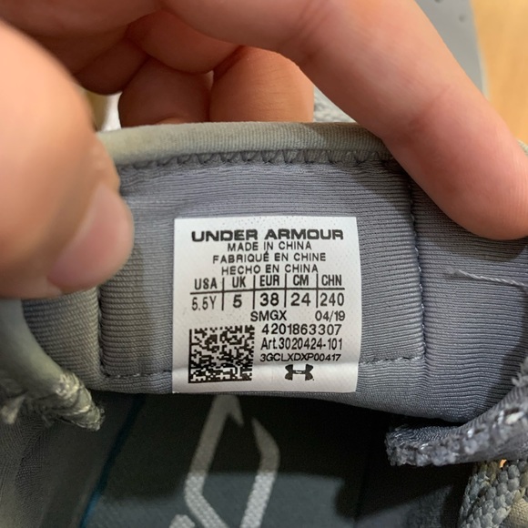 Under Armour Basketball Shoes Size 5.5 (Good Ankle Support) - Picture 4 of 4